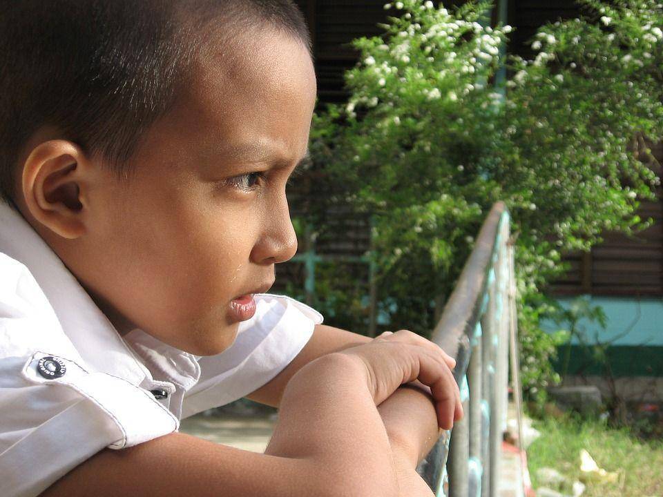 Ini Tips untuk Mama agar Bisa Mengatasi Konflik Anak dan Guru 