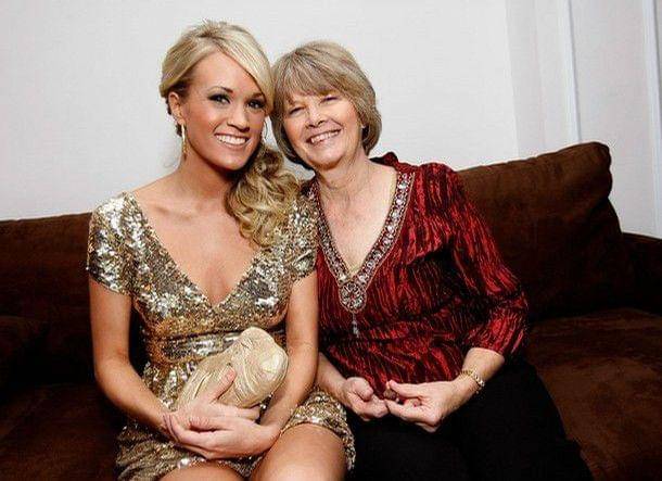 Para musisi juga menyatakan cintanya pada Mama lewat lagu, seperti Carrie Underwood. - Pinterest.com/charlescole