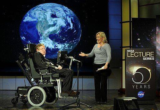 Stephen Hawking dan anak perempuan satu-satunya, Lucy. - Upload.wikimedia.org