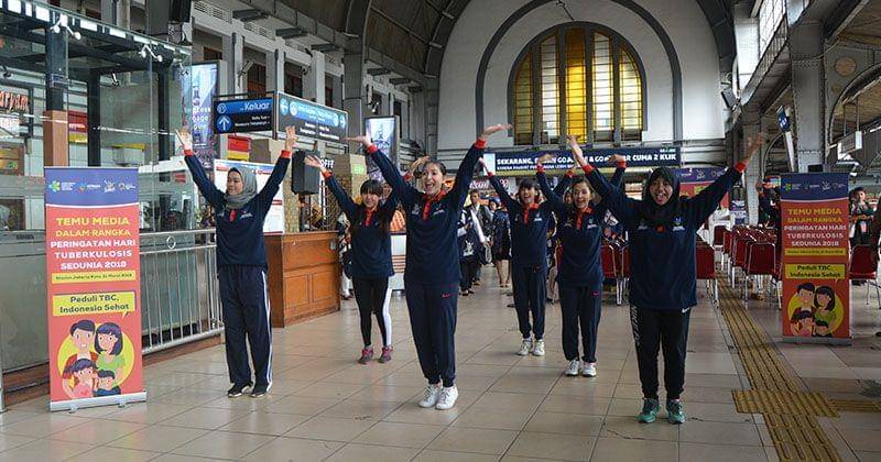 Bentuk ajakan pada semua orang yang berada di publik space untuk lebih aware pada TB - Dok. Popmama.com/Chintiana