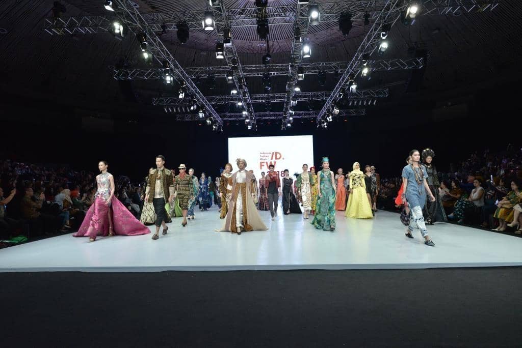 Kebudayaan Tanah Air Dipamerkan dalam Indonesia Fashion Week 2018