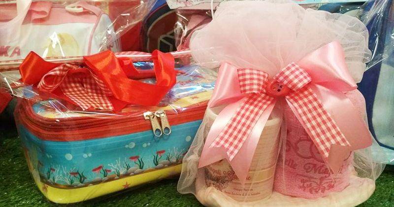 Ide goodie bag tas sekolah atau gelas untuk kumur setelah sikat gigi - Popmama.com/Novy Agrina