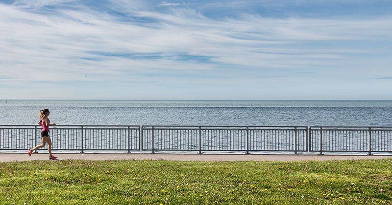 Lari merupakan salah satu contoh latihan kardio. - Unsplash/Filip Mroz