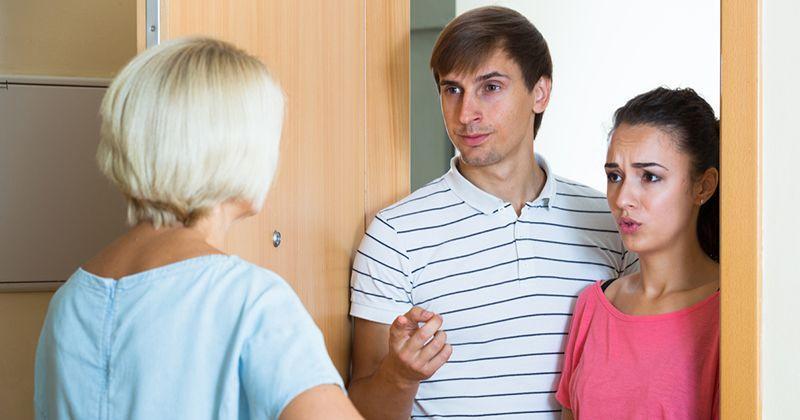 5 Cara Cerdas Mengatasi Suami Tipe Anak Mami