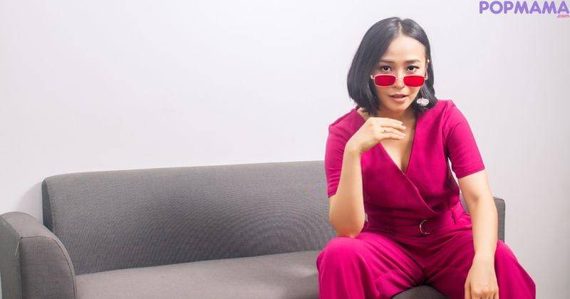 Fashion & Beauty Editor: Onic Metheany, Asst. Stylist: Sarrah Ulfah, Makeup & Hair: Nikki Windya, Wardrobe: Delfa, Accessories: Dasamaya, Eyeglasses: Karamata - Popmama.com/Jaya