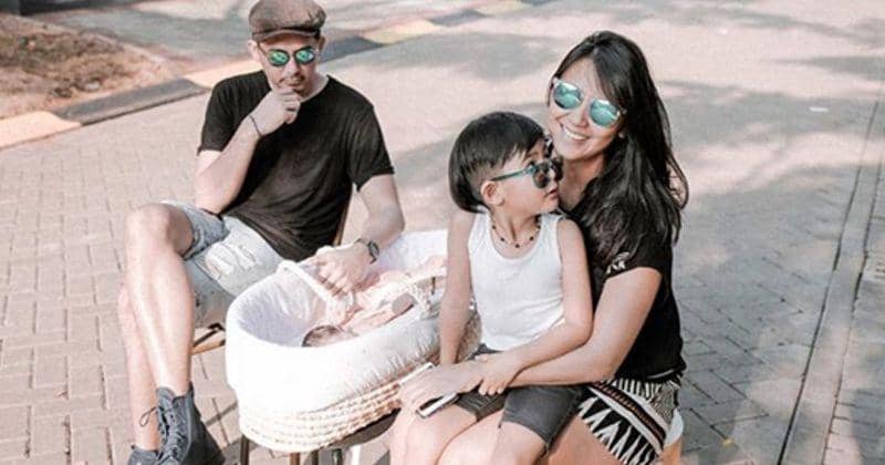 7 Potret Bahagia Sharena Delon Pasca Persalinan Kedua