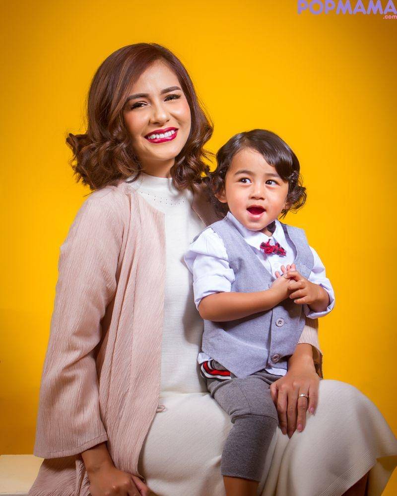 Outfit Meisya Siregar: Uniqlo Indonesia - Popmama.com/Jaya