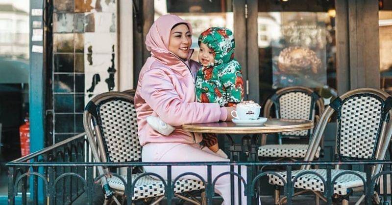 Instagram/@rachelvennya