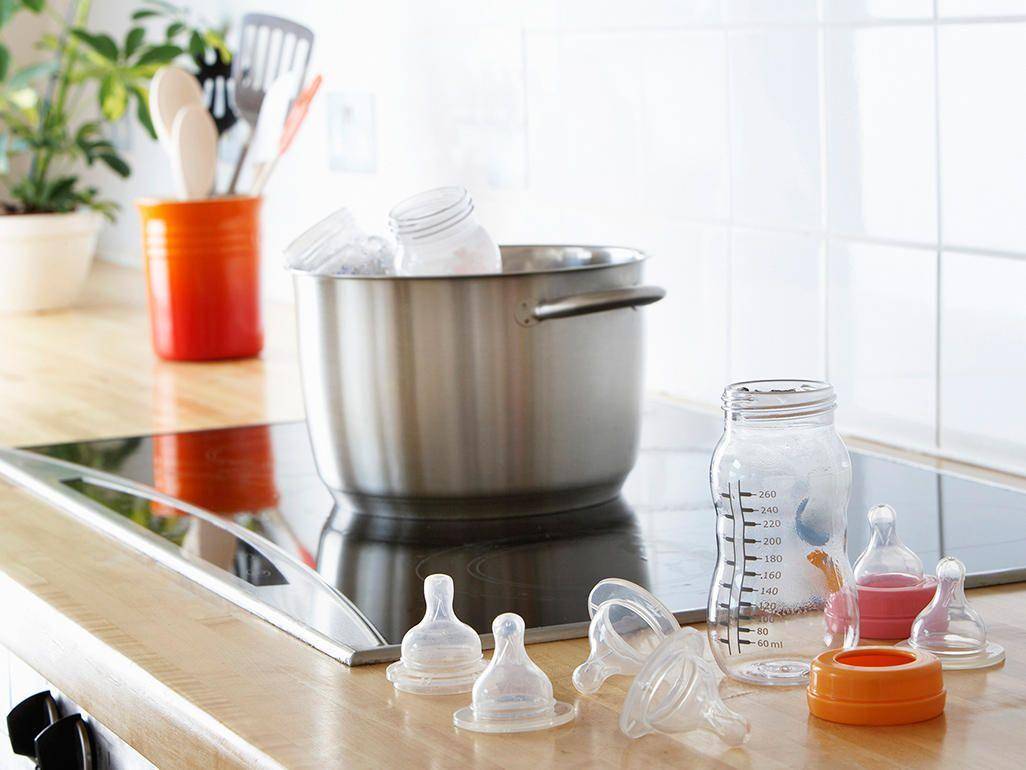 5 Cara Sterilisasi Botol Bayi, Perlu Seberapa Sering Dilakukan?