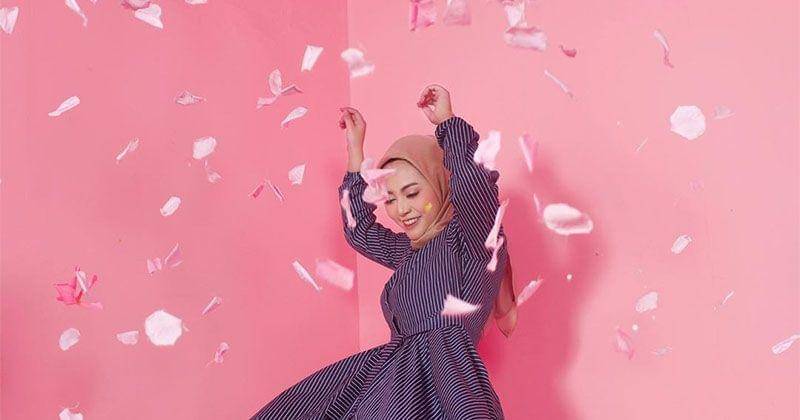 Instagram.com/rachelvennya 