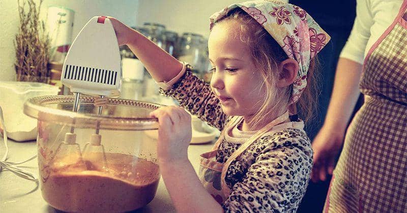 Pekerjaan rumah untuk anak 6-8 tahun - Juliana Jiménez/Thinkstock via slate.com