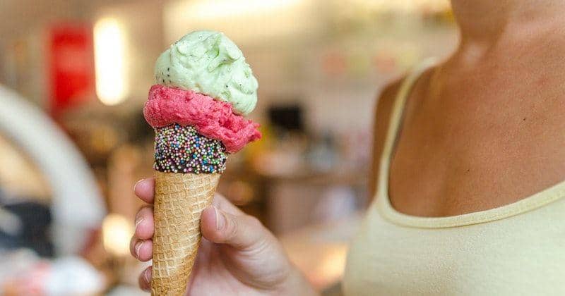 Bahaya Terlalu Banyak Makan Es Krim Saat Hamil