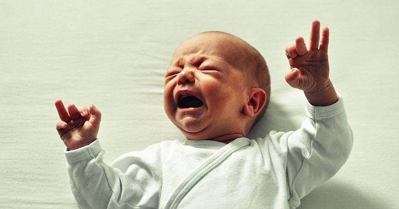 Refleks moro pada bayi - handsonotrehab.com