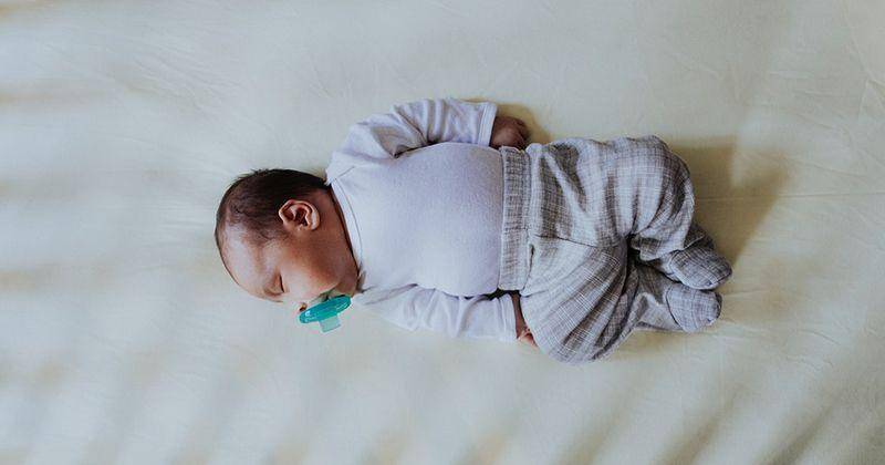 Mitos fakta posisi tidur bayi - rawpixel.com/McKinsey