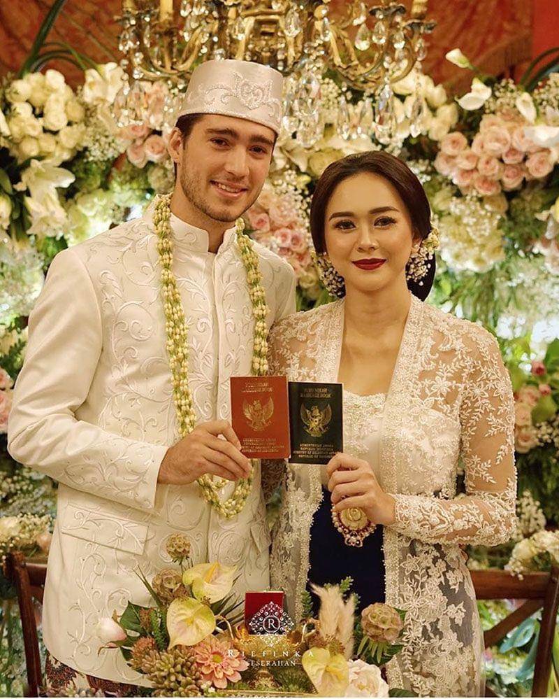 Instagram.com/aurakasih