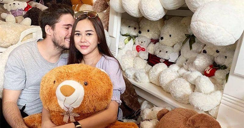 Instagram.com/aurakasih   