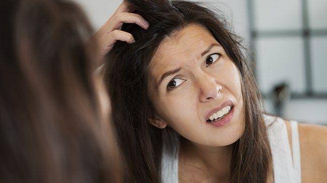 Ciri-ciri Eksim Kulit Kepala, Apa Penyebabnya?