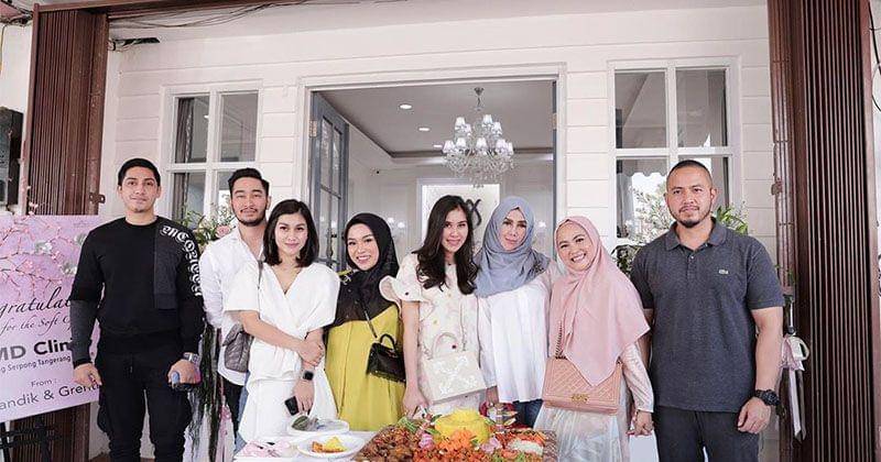 Instagram.com/medinazein   