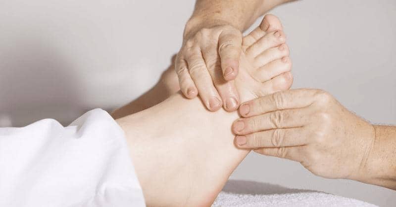 Memijat Kaki Saat Hamil: Perhatikan Dulu Dampak Positif dan Negatifnya