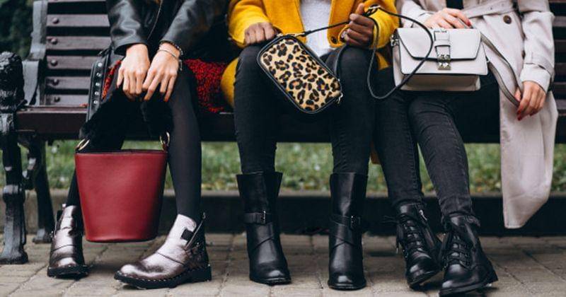 joker with card - Freepik/Senivpetro