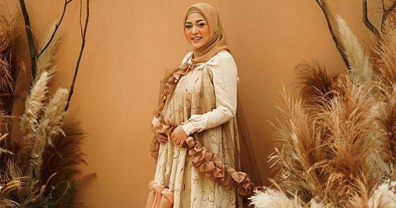 Instagram.com/rachelvennya 