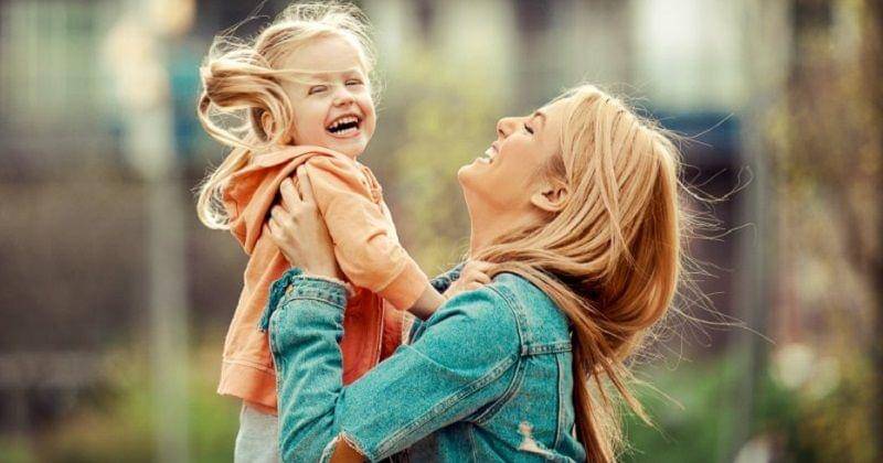 amotherfarfromhome.com