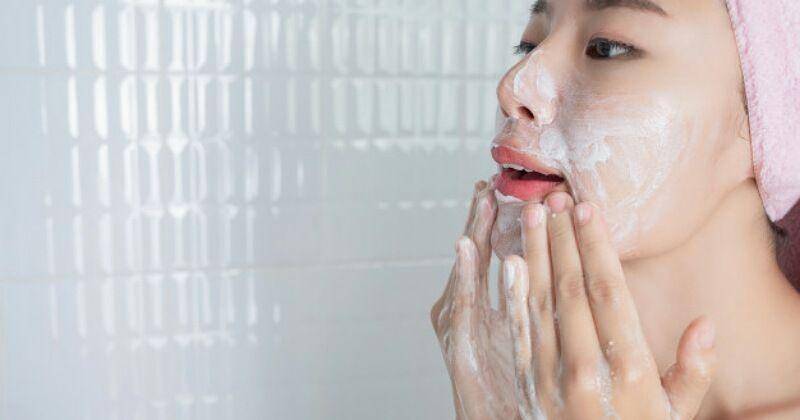 10 Rekomendasi Sabun Cuci Muka untuk Kulit Berminyak dan Berjerawat
