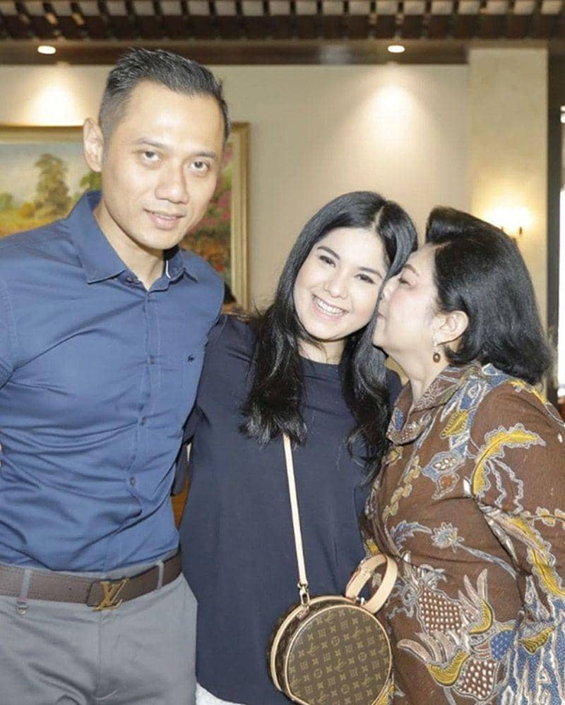 Instagram.com/annisayudhoyono  