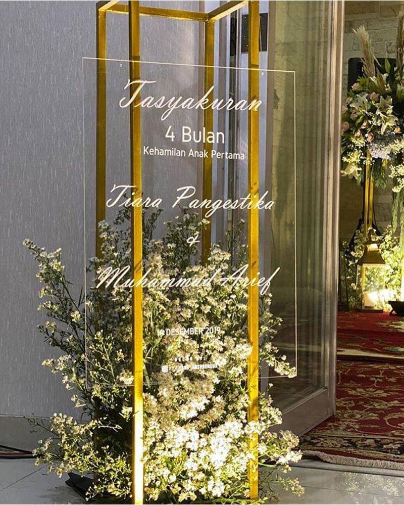 Instagram.com/tiarapangestika