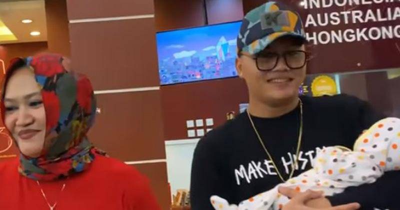 YouTube.com/Putri Delina