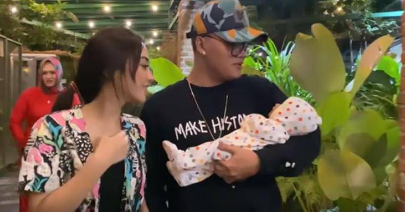 YouTube.com/Putri Delina