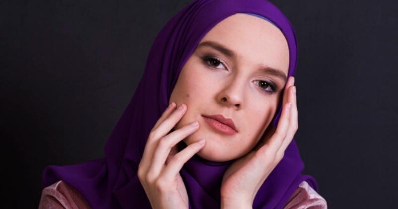 7 Rahasia Makeup Fresh saat Lebaran, Glowing Seharian!