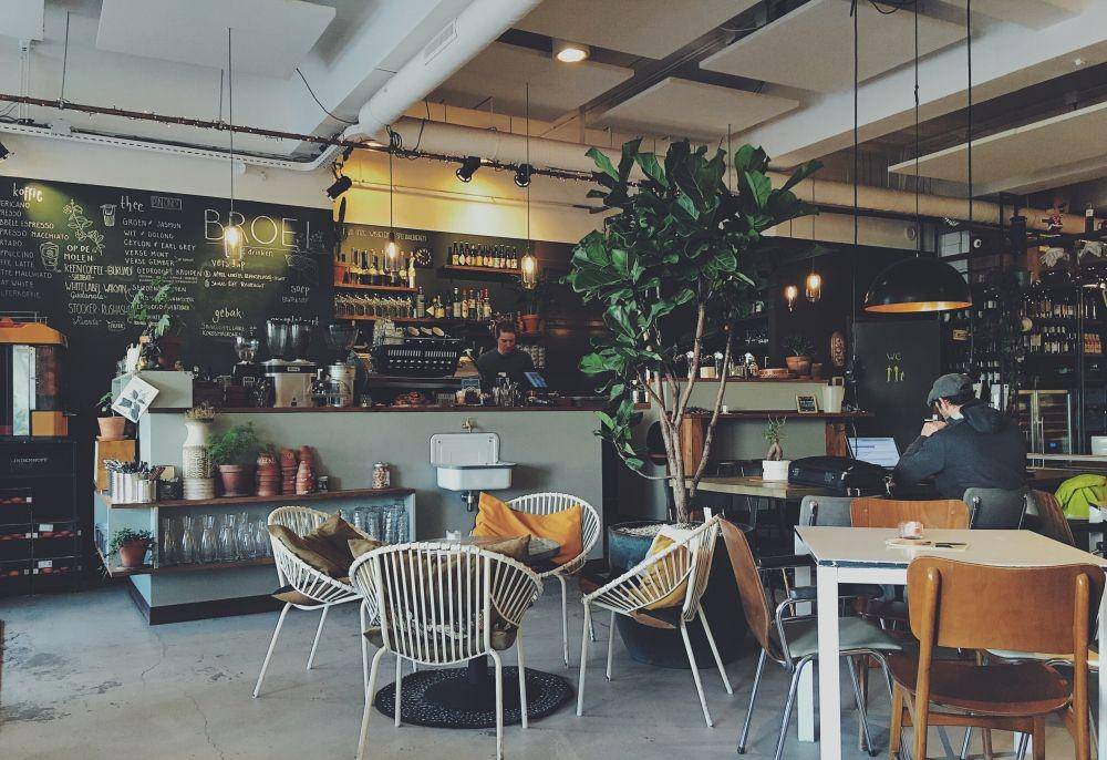 3 Cafe 24 Jam Makassar yang Bikin Nongkrong Makin Seru