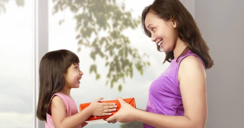 shutterstock.com/leolintang