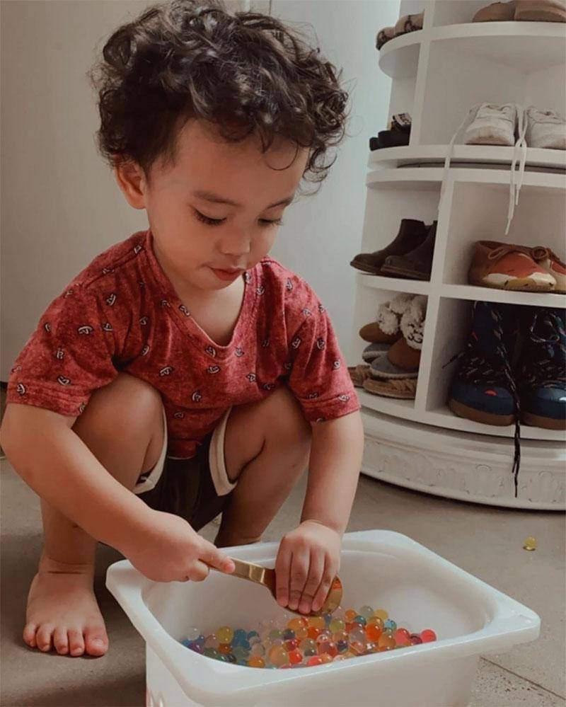 Instagram.com/rachelvennya 