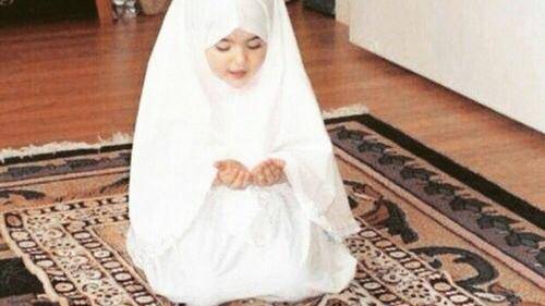 Bacaan Niat Sholat Dzuhur Sendiri dan Berjamaah Beserta Artinya