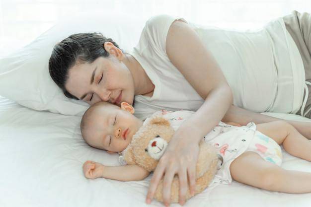 Supaya Mama Tidur Nyenyak, Yuk Pahami Pola Tidur Bayi Baru Lahir Ini!