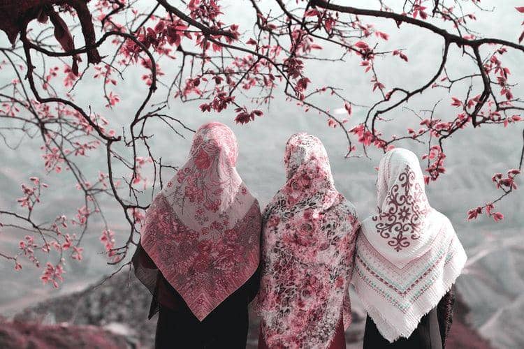 7 Cara Memadukan Kerudung Bermotif agar Tidak Terlihat Berlebihan