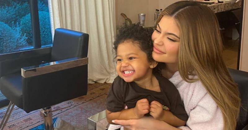 Gemas! Lihat Stormi, Putri Kylie Jenner saat Patience Candy Challange