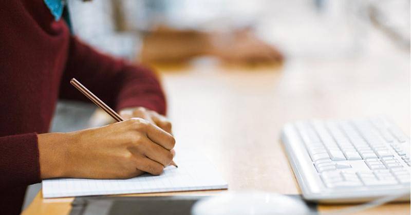 Anak belajar menggunakan sistem online dari rumah - wealthprofessional.ca