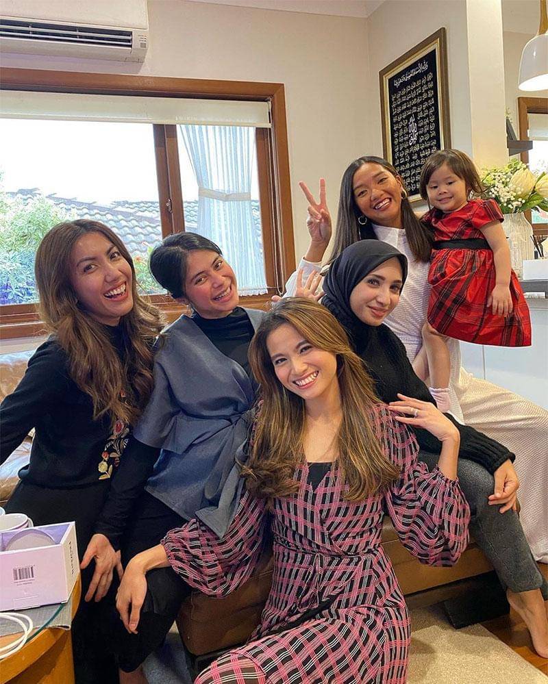 Instagram.com/septriasaacha  