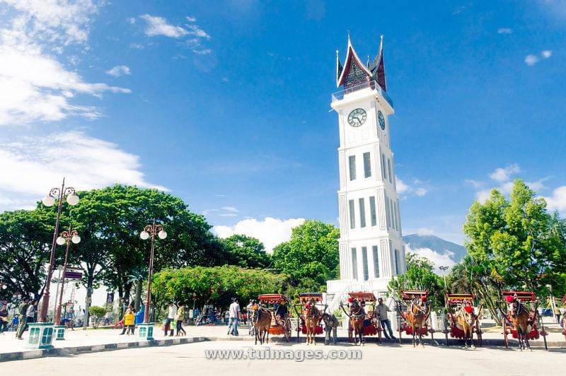 Jam Gadang, Padang, Sumatera Barat - indonesia-tourism.com