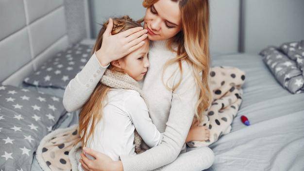10 Cara Mengatasi Demam pada Anak dengan Bahan Alami