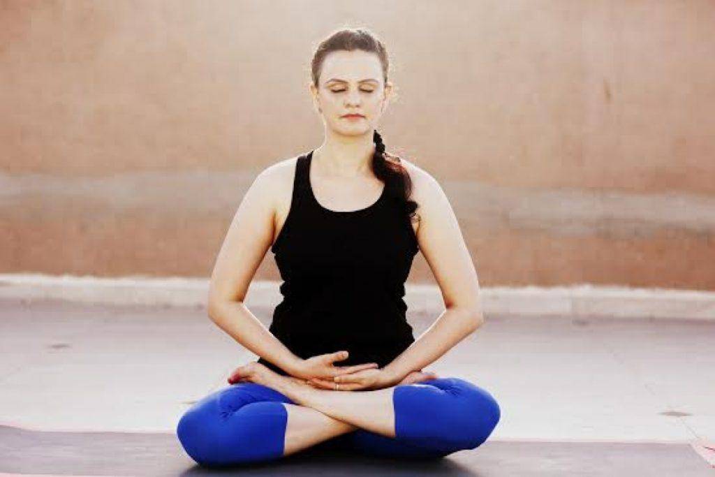 shivohamyogaschool.com