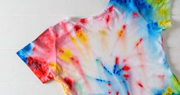Amankah Tie Dye Shirt Dibuat dan Dipakai oleh Anak Balita?