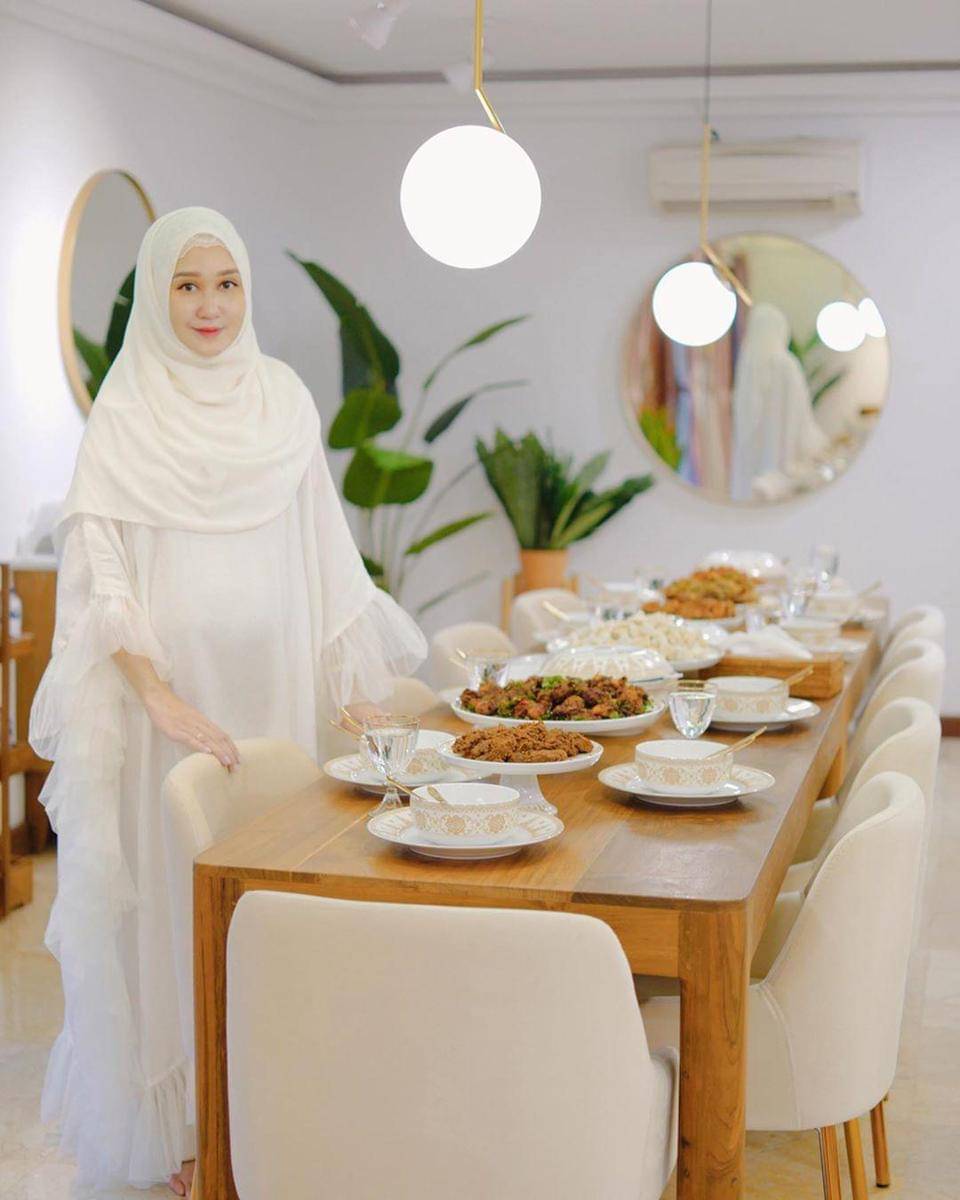 Instagram.com/dianpelangi