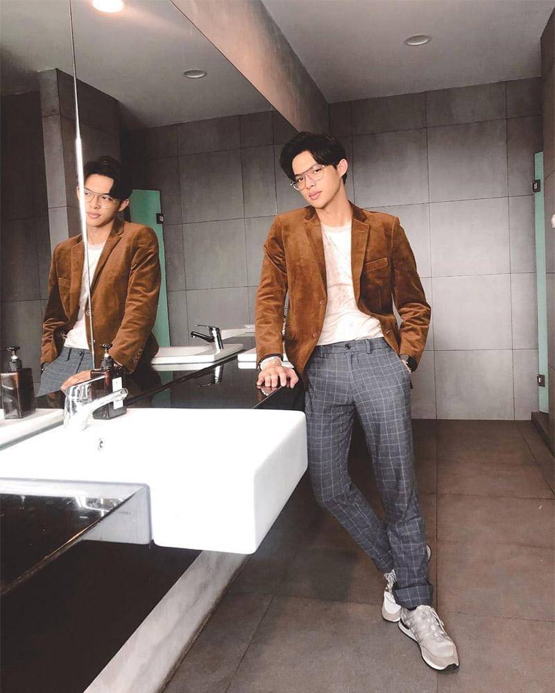 Instagram.com/rey_mbayang