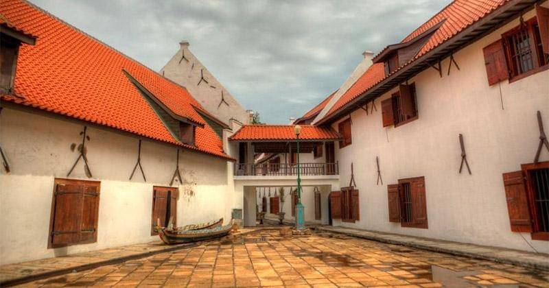 Flickr/Stewart Leiwakabessy