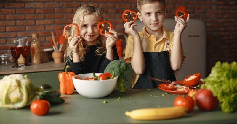 Tips agar Kakak Jadi Role Model bagi Adiknya