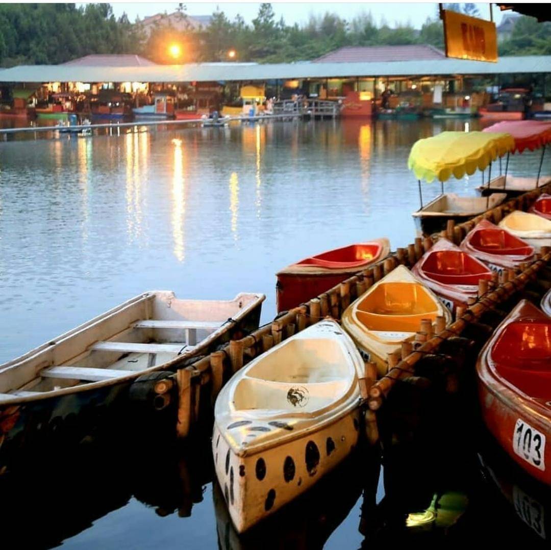 Instagram.com/floating.market.lembang